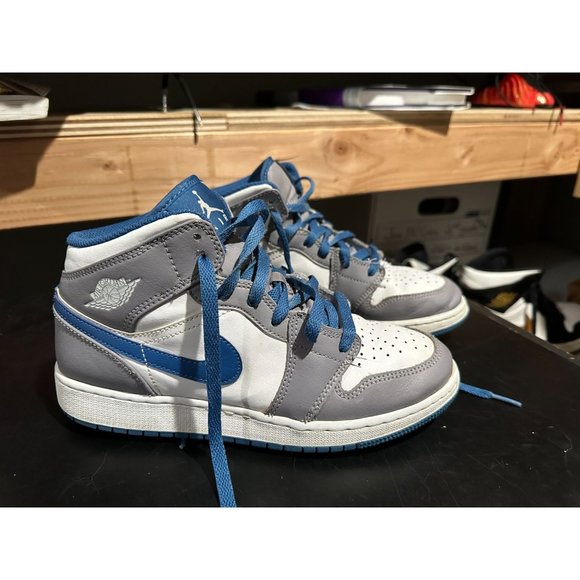 Nike Air Jordan 1 Mid GS True Blue Cement Gray DQ8423-014 Size 6.5Y/W8 - Picture 1 of 8